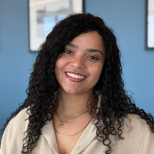 Headshot of Jurissa Jimenez-Santana in front of a blue wall