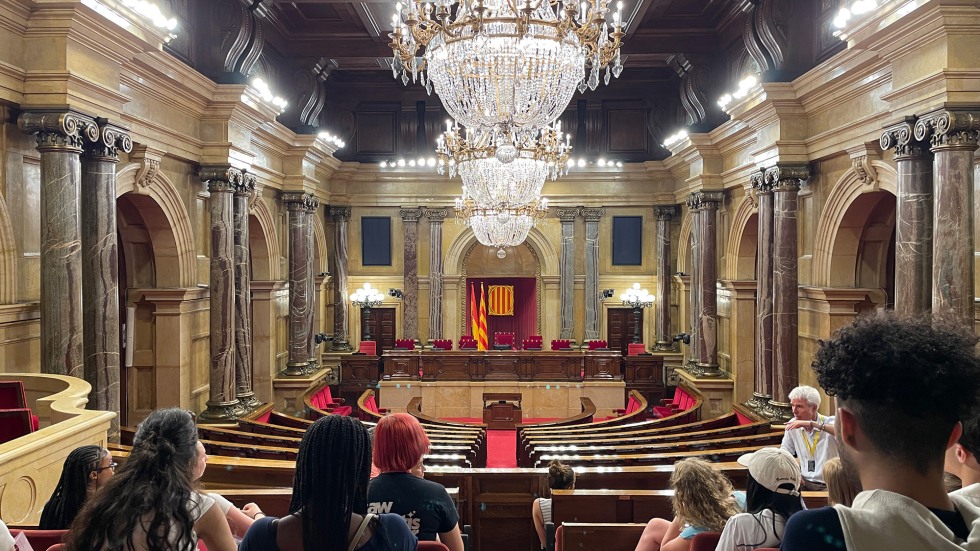 Anterior photo of students sitting in a theater