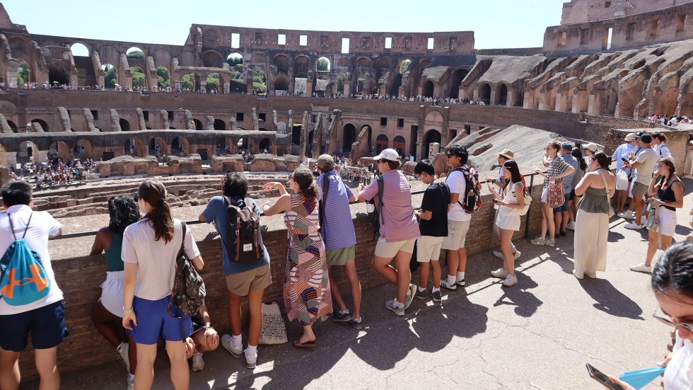 BEE Rome students at the Colosseum