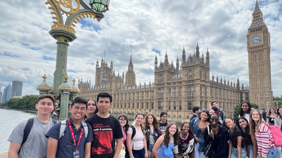 Students posing in front of Big Ben in London